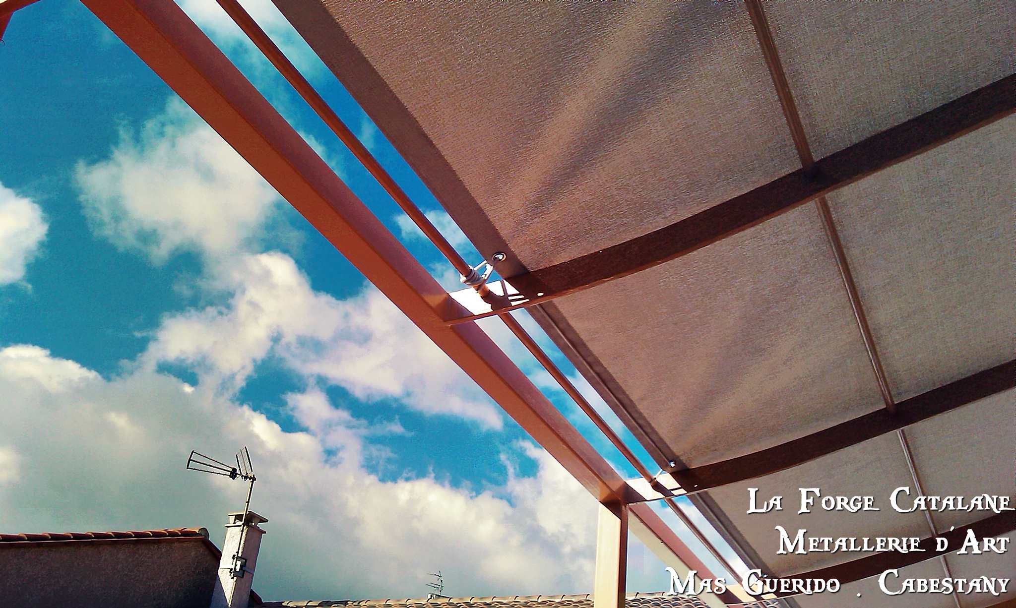 detail attache bache soltis tonnelle moderne forge catalane 5.jpg